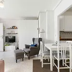 Familjeboende Med Stor Gemensam Pool Och Fin Utsikt