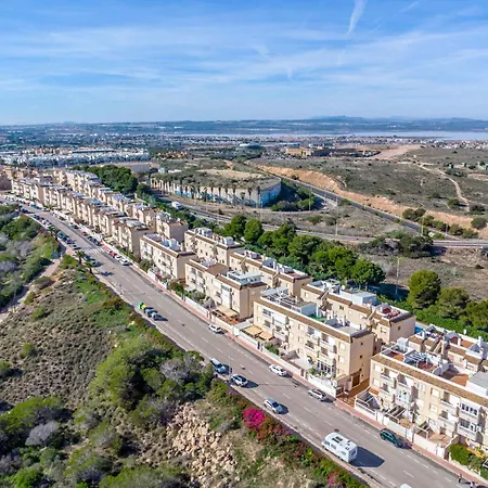 Familjeboende Med Stor Gemensam Pool Och Fin Utsikt *