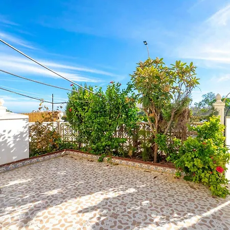 Apartment Familjeboende Med Stor Gemensam Pool Och Fin Utsikt