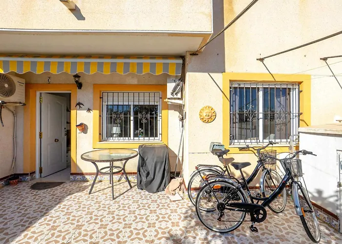 Familjeboende Med Stor Gemensam Pool Och Fin Utsikt *