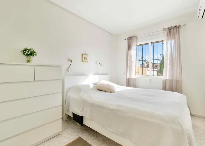 Apartment Familjeboende Med Stor Gemensam Pool Och Fin Utsikt *