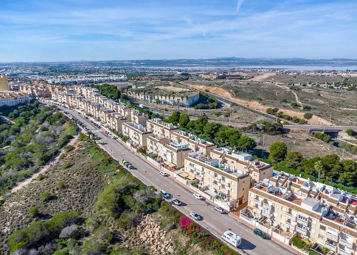 Familjeboende Med Stor Gemensam Pool Och Fin Utsikt *