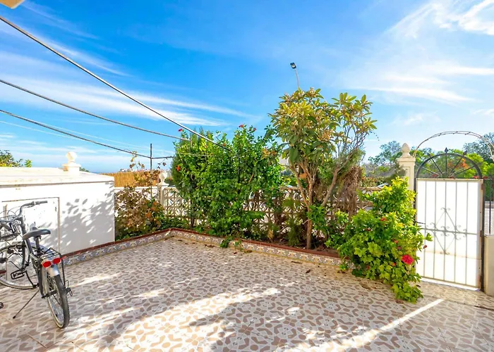 Apartment Familjeboende Med Stor Gemensam Pool Och Fin Utsikt